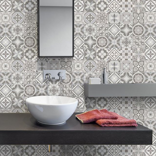 gạch bông ốp phòng tắm.png